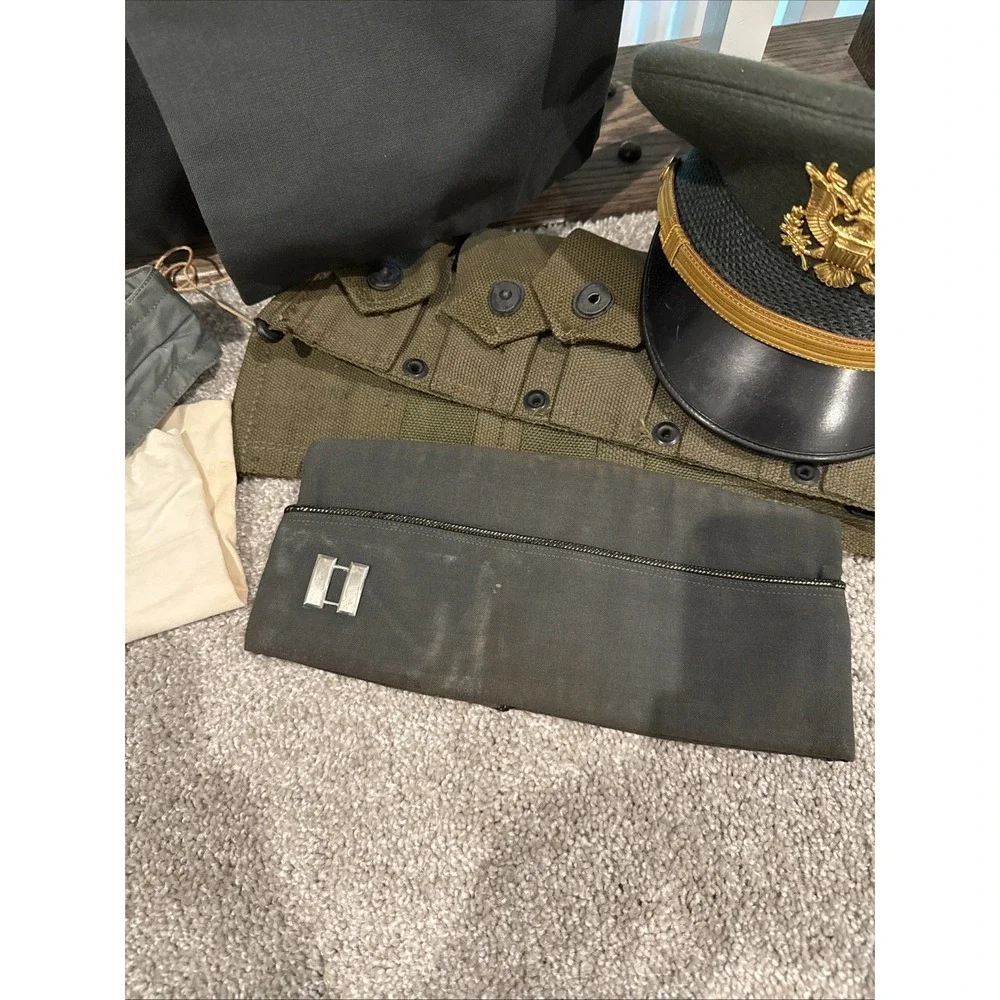 U.S. Army uniform excellent