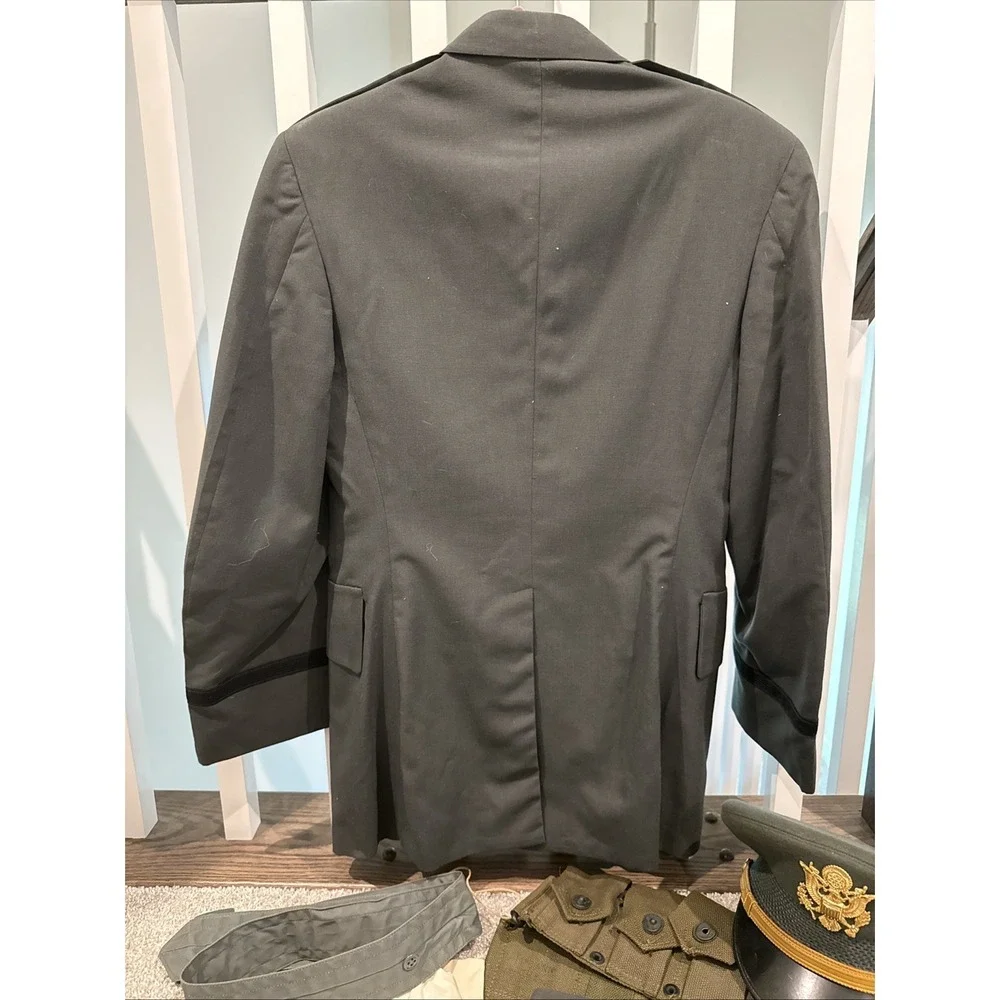 U.S. Army uniform excellent