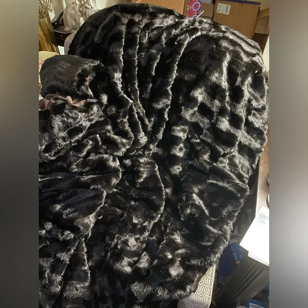 AVIVA STANOFF CHOCO-MINK THROW‎