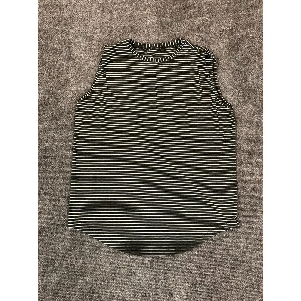 Lululemon Top Womens White Black‎ Striped Sleeveless Activewear No size tag L?