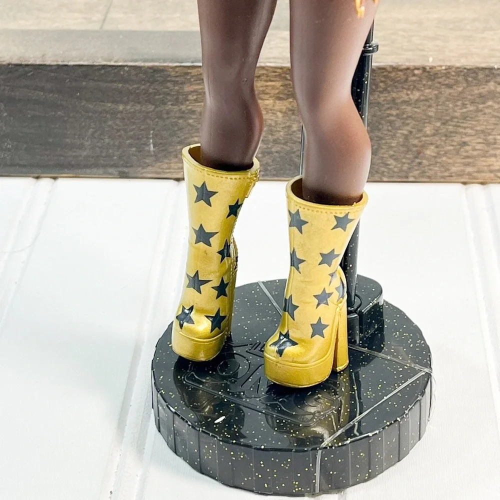 L.O.L. Surprise OMG Doll - Movie Magic Soul Doll‎ with accessories
