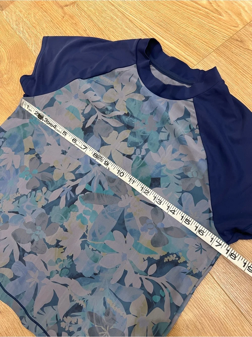 Athleta Girl Swim Top Rash Guard Blue Gray Leaf Girls Size XXL Short Sleeve