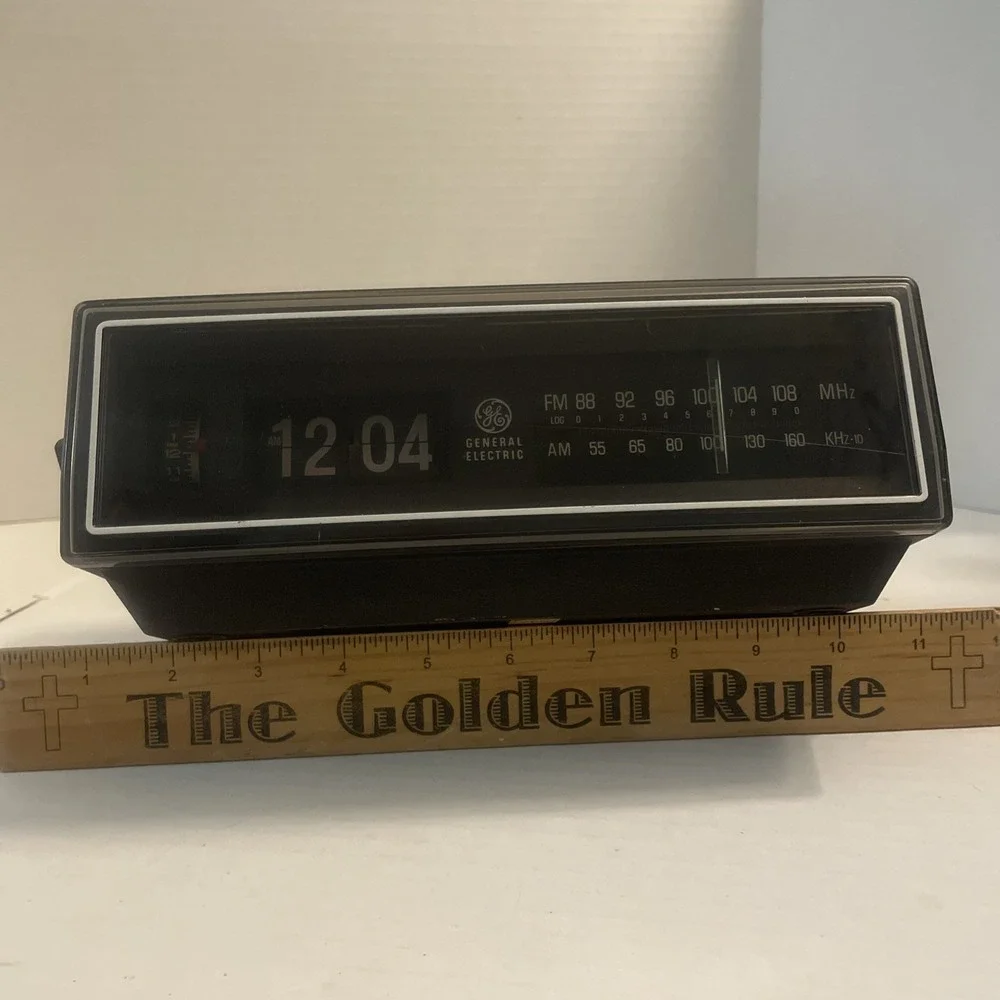Vintage 1984 General Electric Flip Clock Radio‎ Alarm Clock 7-4305F WORKING