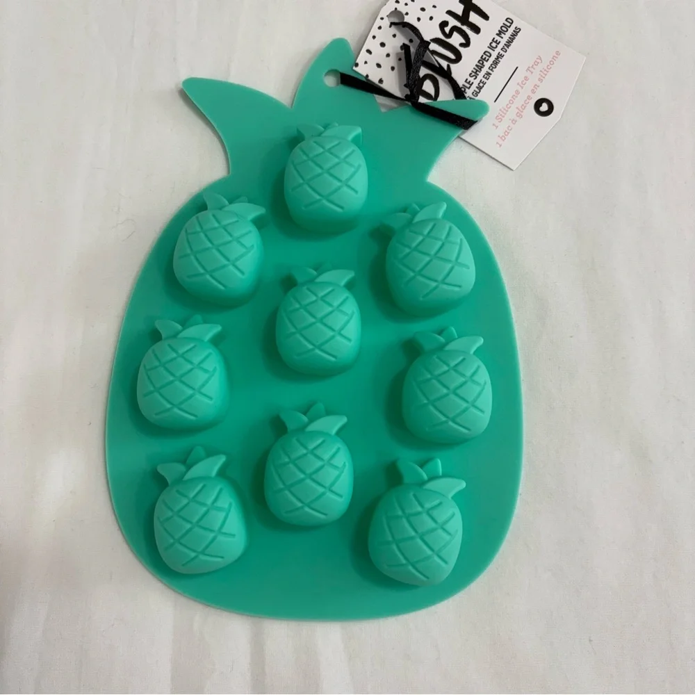Blush Silicone Pineapple Shape Ice Cube‎ Mold Tray Green NWT