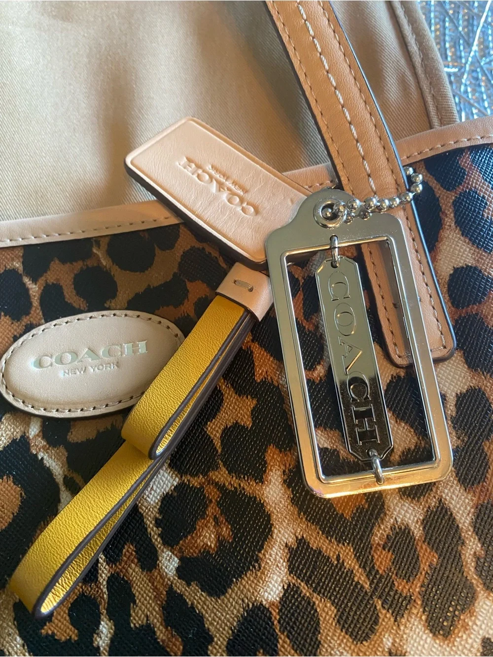 Coach tote bold