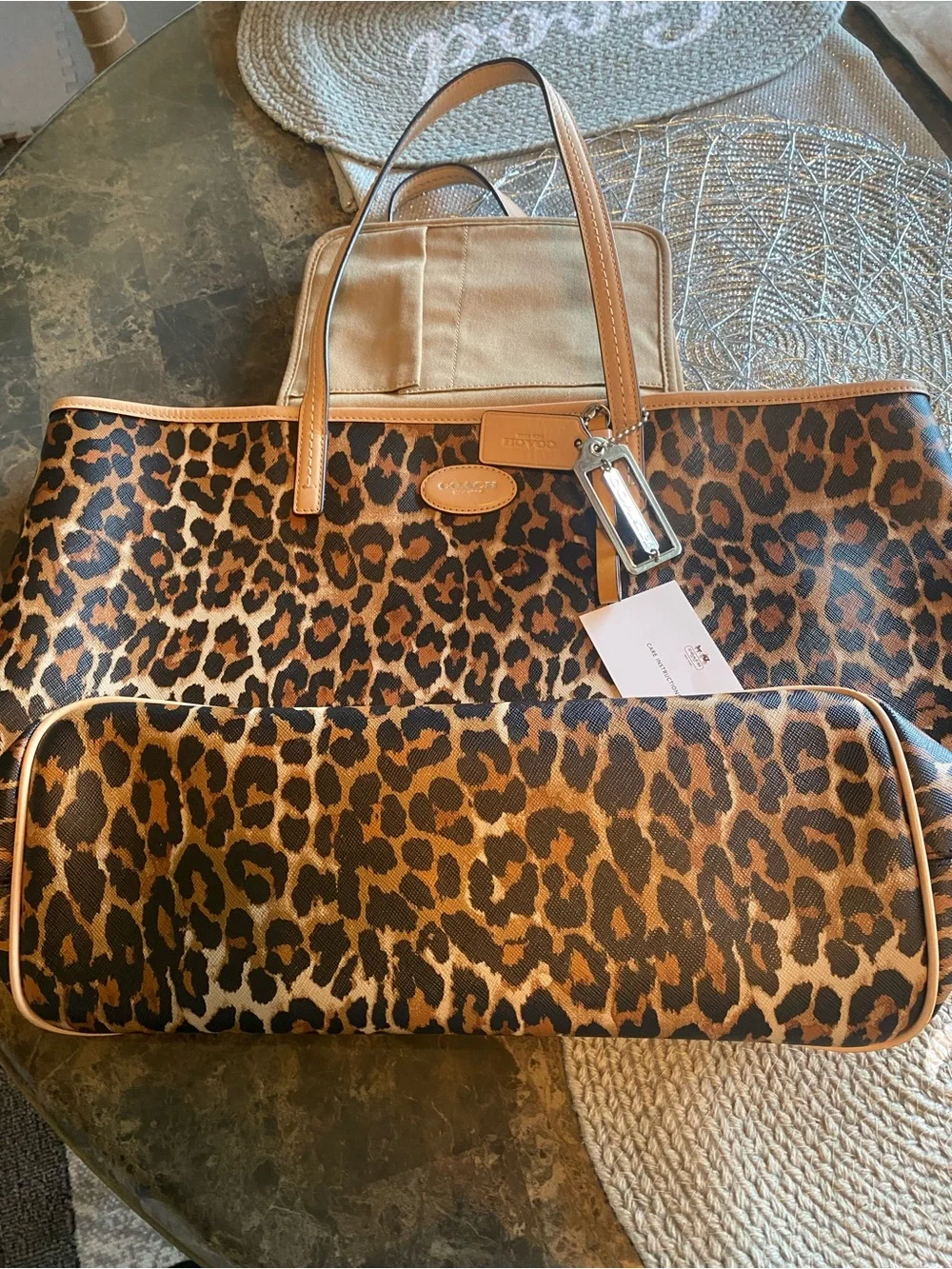 Coach tote bold