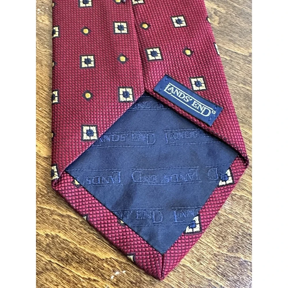 Lands End Neck Tie Men's 100% Silk Hand Sewn In The‎ Burgundy Geometric Print