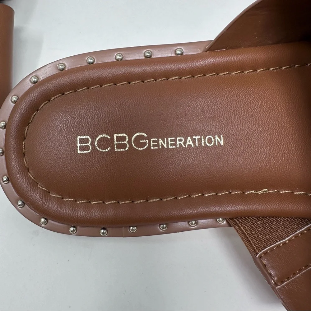 BCBGeneration Zinda Flat Sandal Flip Flop Faux Leather Vegan Camel Brown Size 10