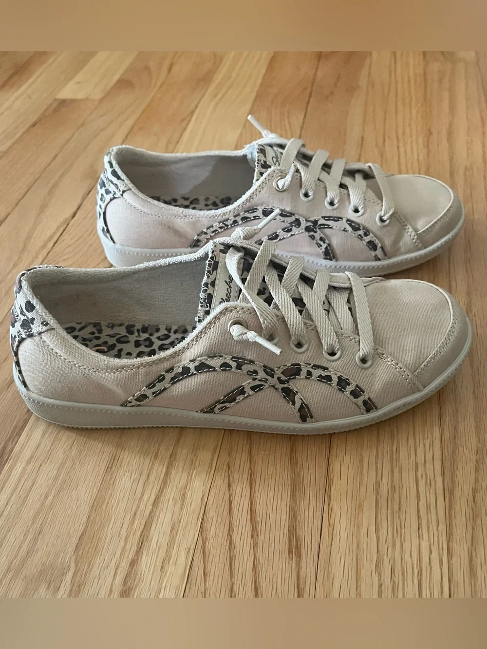 Skechers beige accents casual