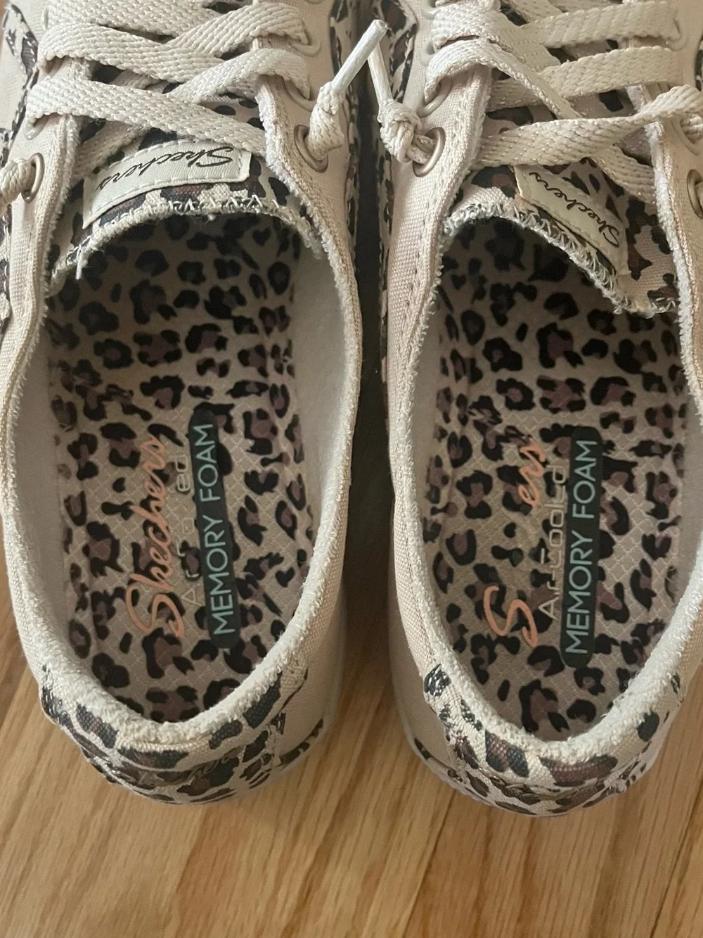 Skechers color heel lace