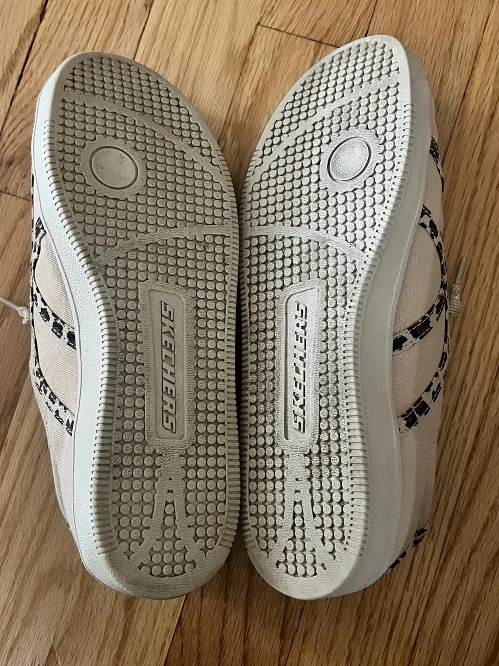 Skechers sneakers day accents