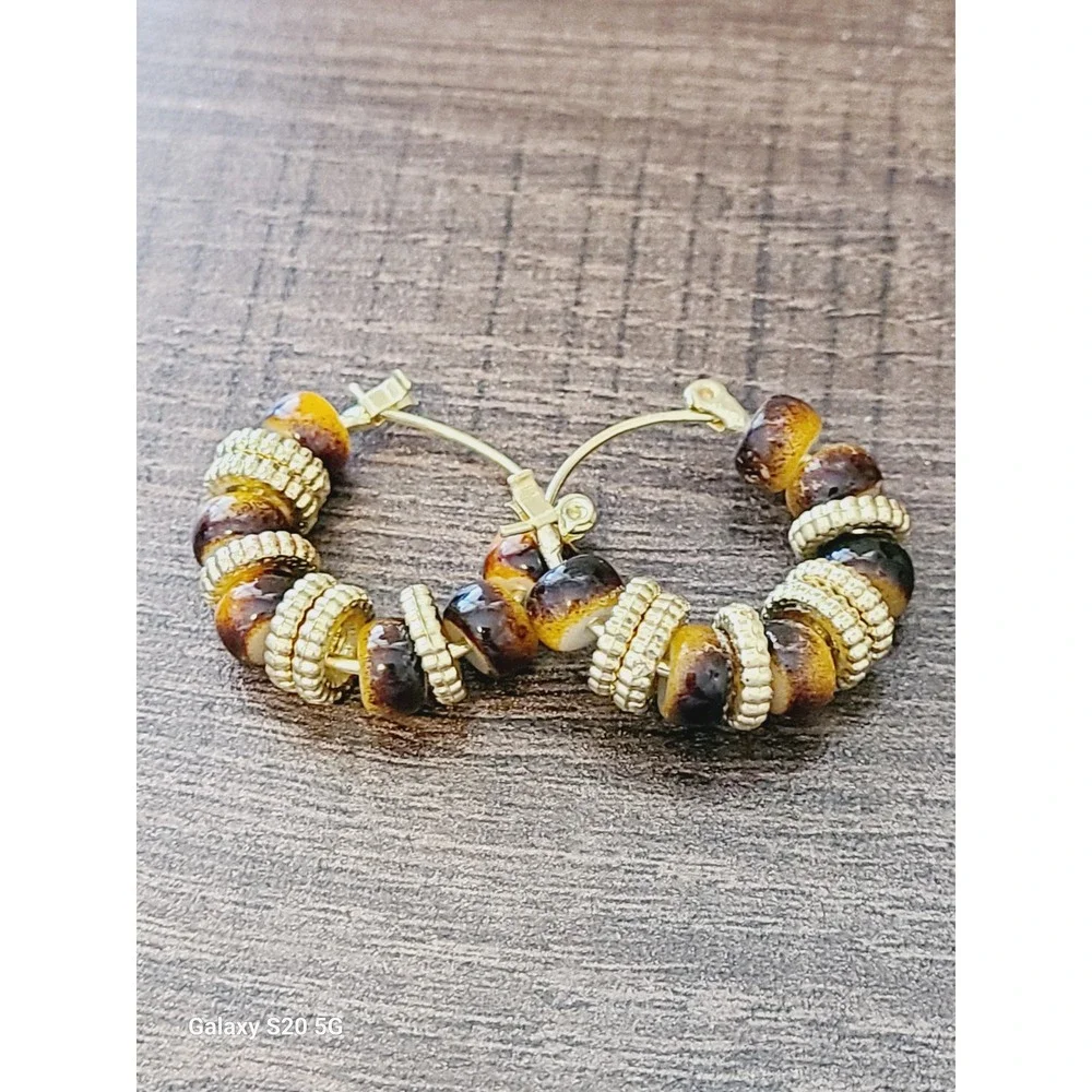 Unbranded gold tone