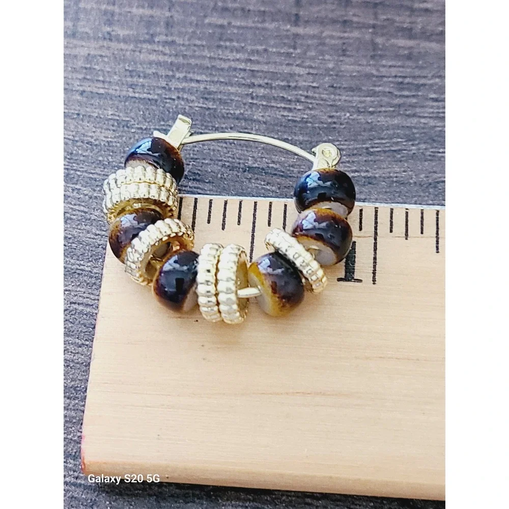 Unbranded gold tone