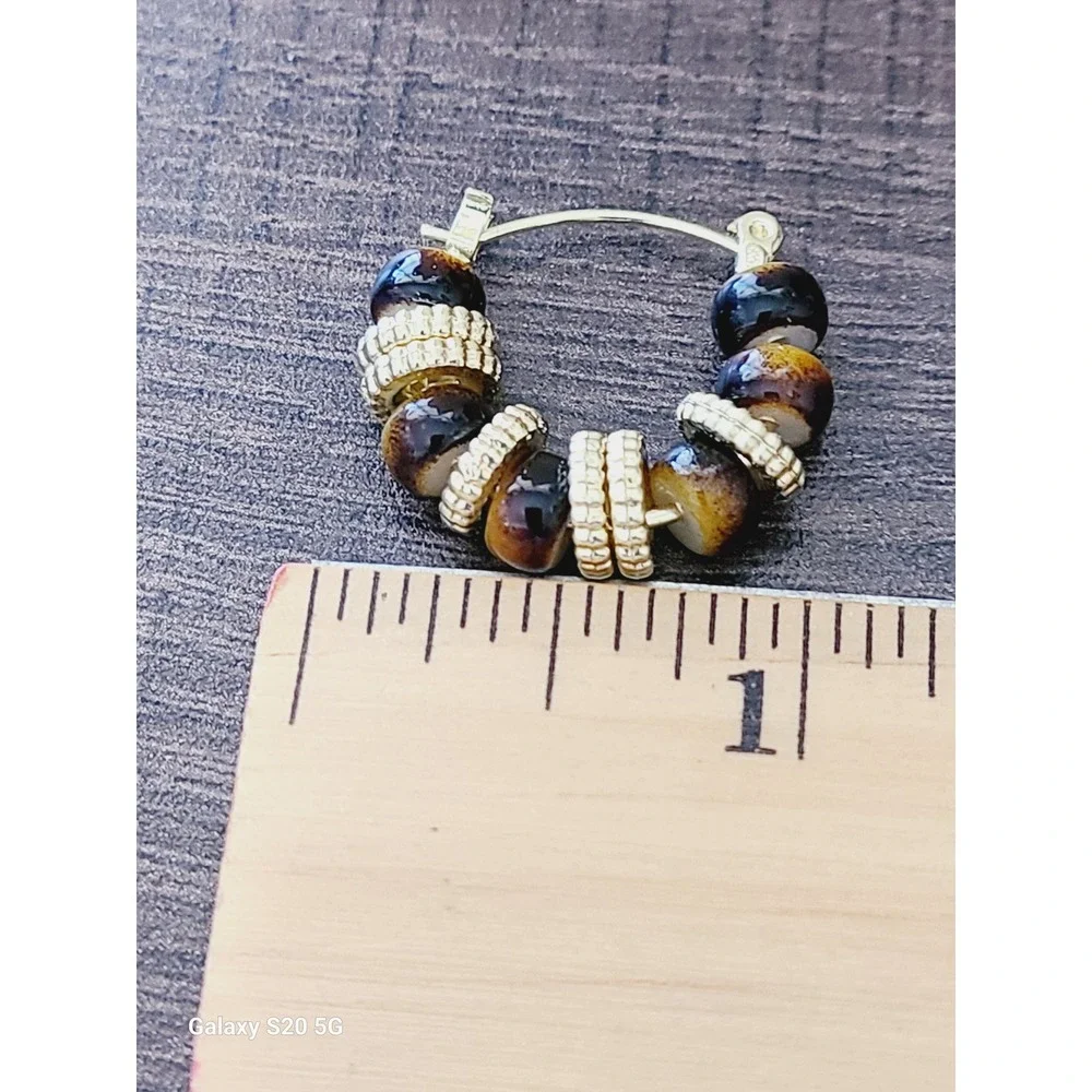 Unbranded gold tone