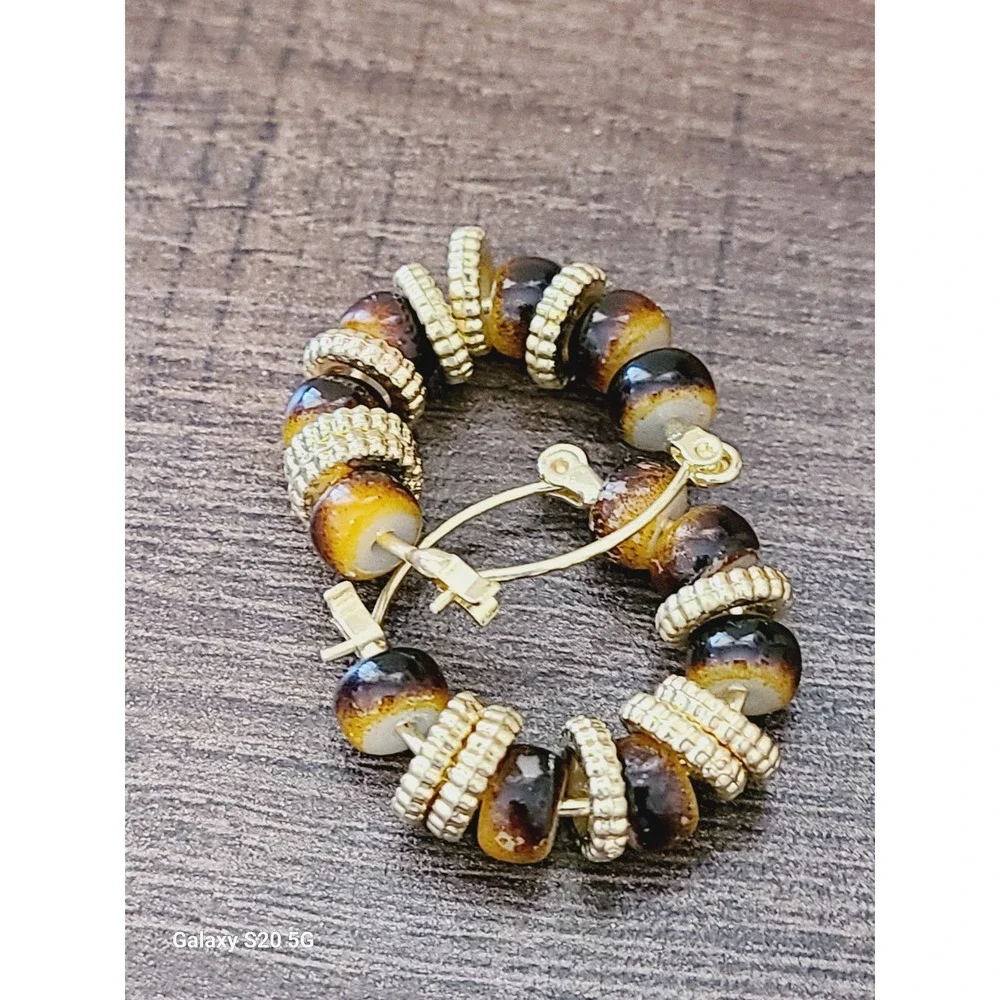 Unbranded gold tone
