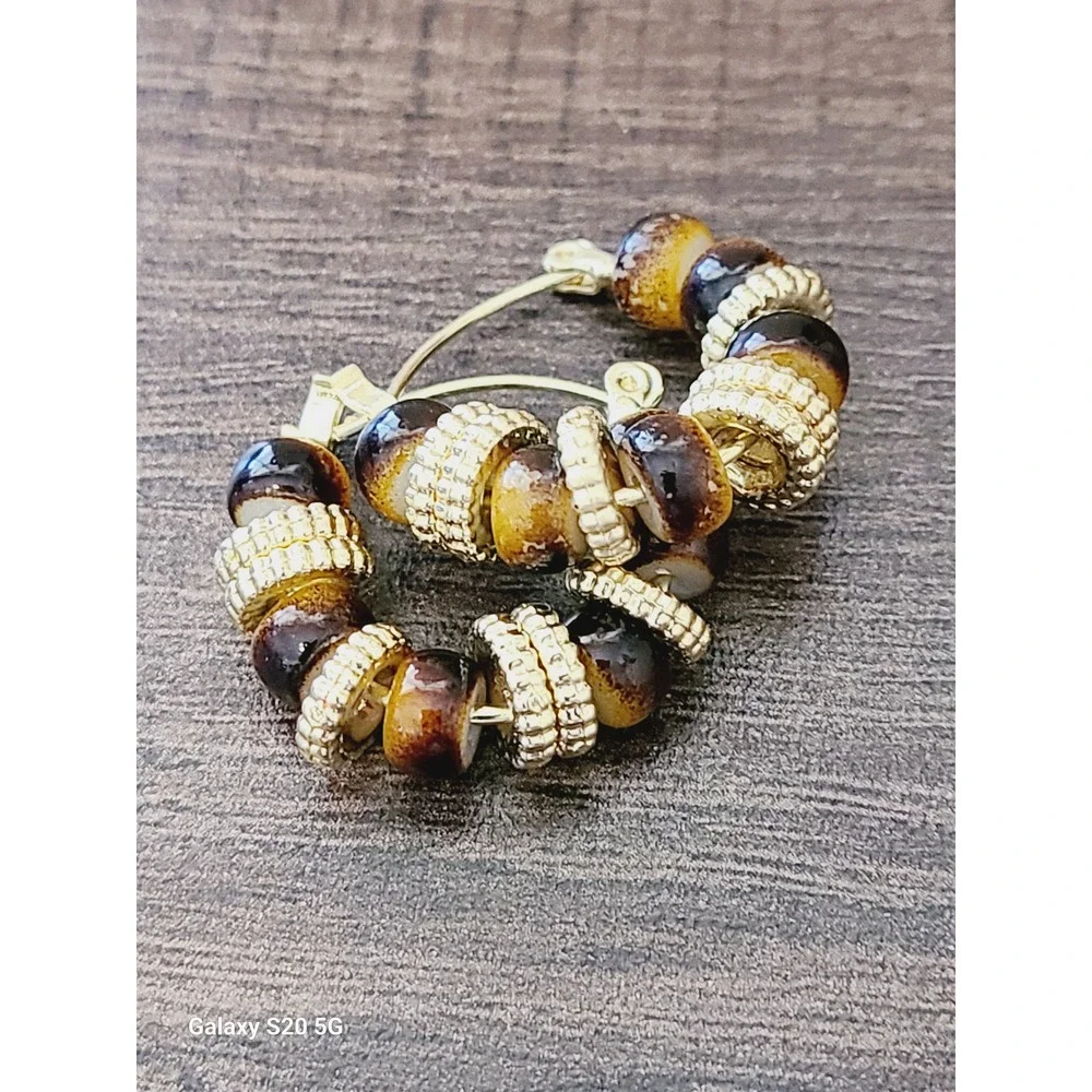 Unbranded gold tone