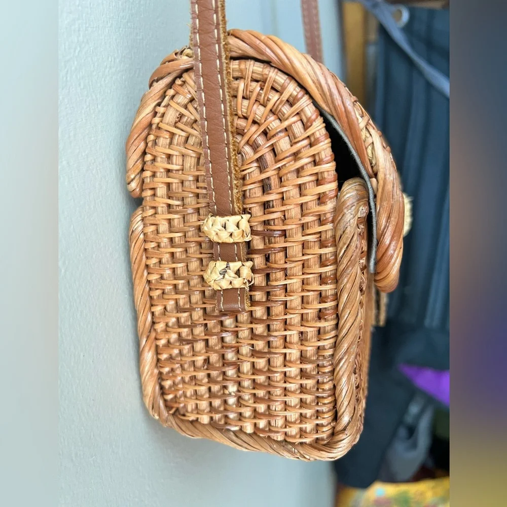 Mini envelope rattan crossbody bag snap closure leather strap linen interior