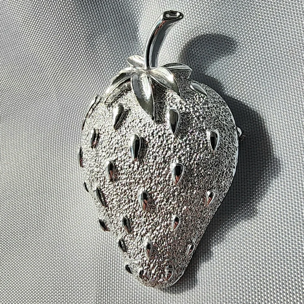 Sarah Coventry burst fruity