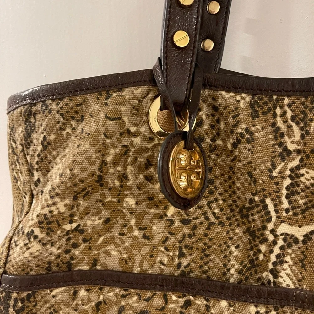 Tory Burch reposhing this