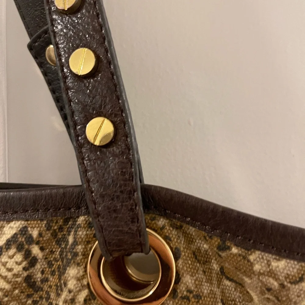 Tory Burch reposhing this