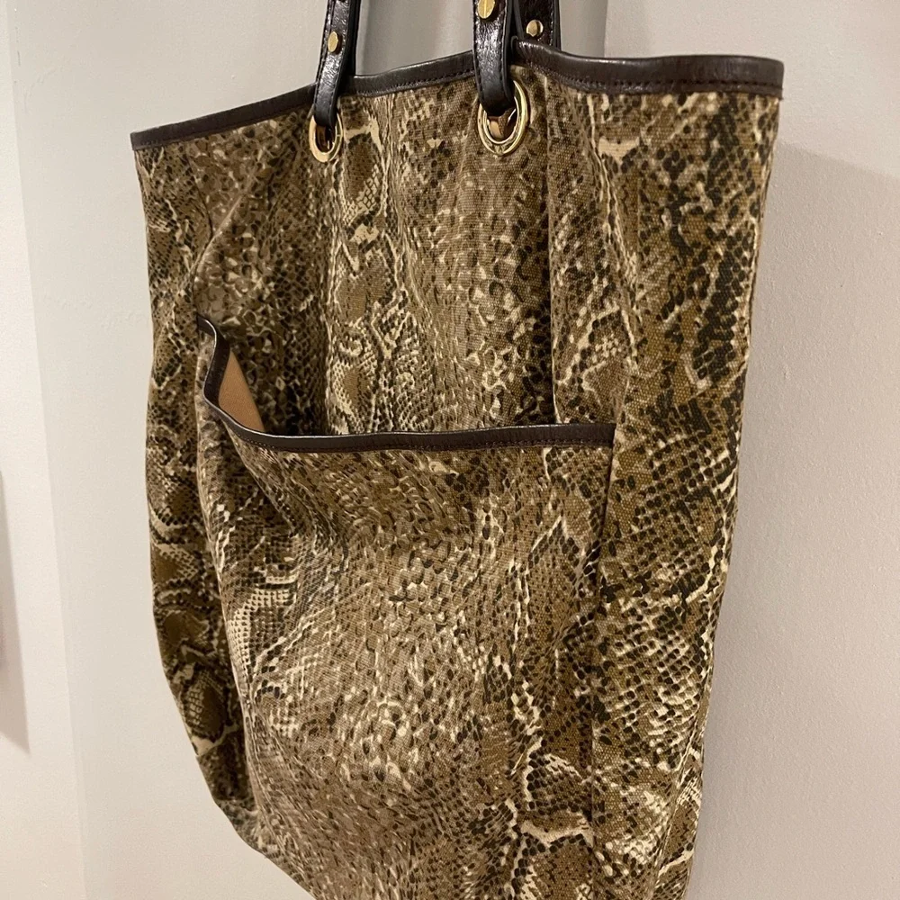 Tory Burch reposhing this