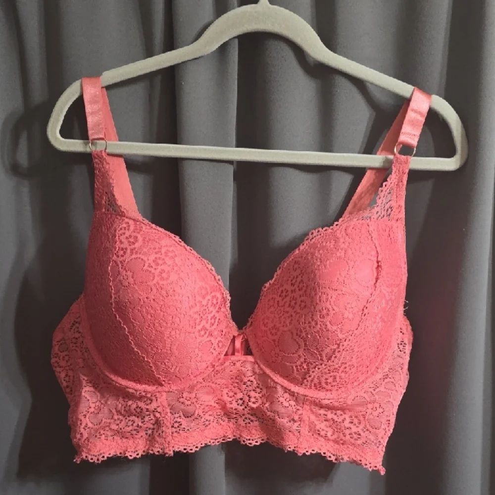 Kiss & Tell Intimates Women's Bra Coral Lacy Underwire‎ Padded Sz 44D EUC
