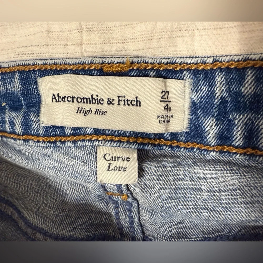 Abercrombie Curve Love High Rise Vent Hem Jeans Size 27/4R