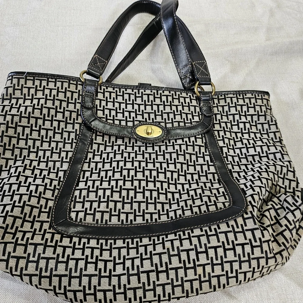 Tommy Hilfiger Signature Logo Purse Tote‎ Brown Jacquard Faux Leather Hand Bag