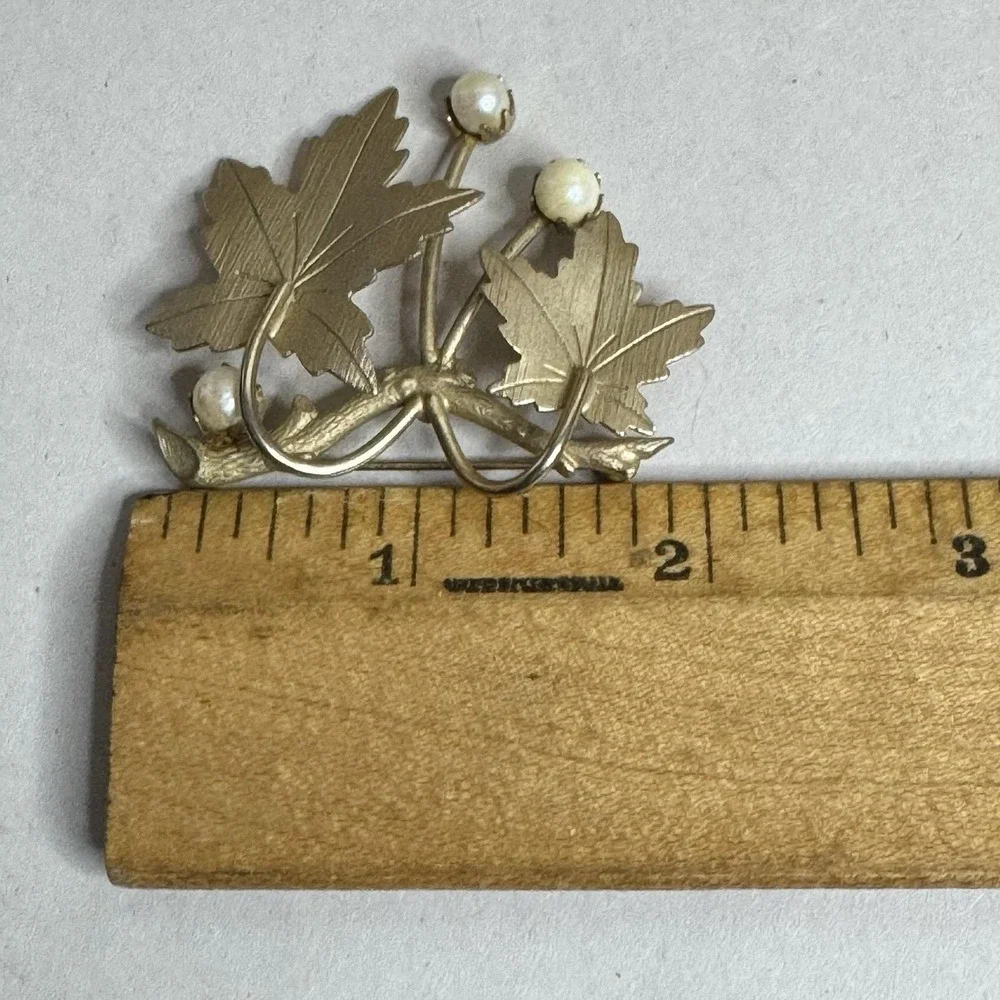 Vintage Sarah Coventry 2 Leaf 3 Faux Pearl‎ Pin Brooch 1.5