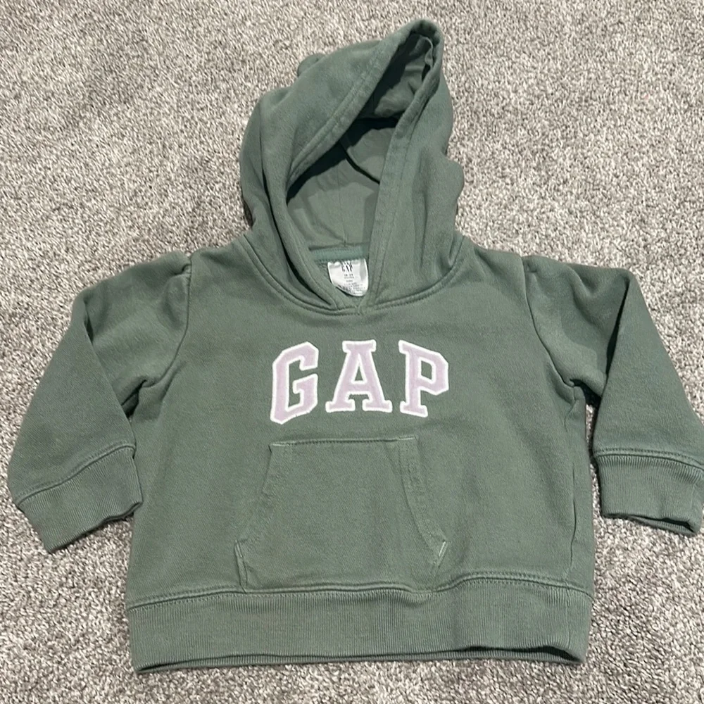Baby GAP logo green hoodie with bear ears and purple logo‎ writing 18-24 months