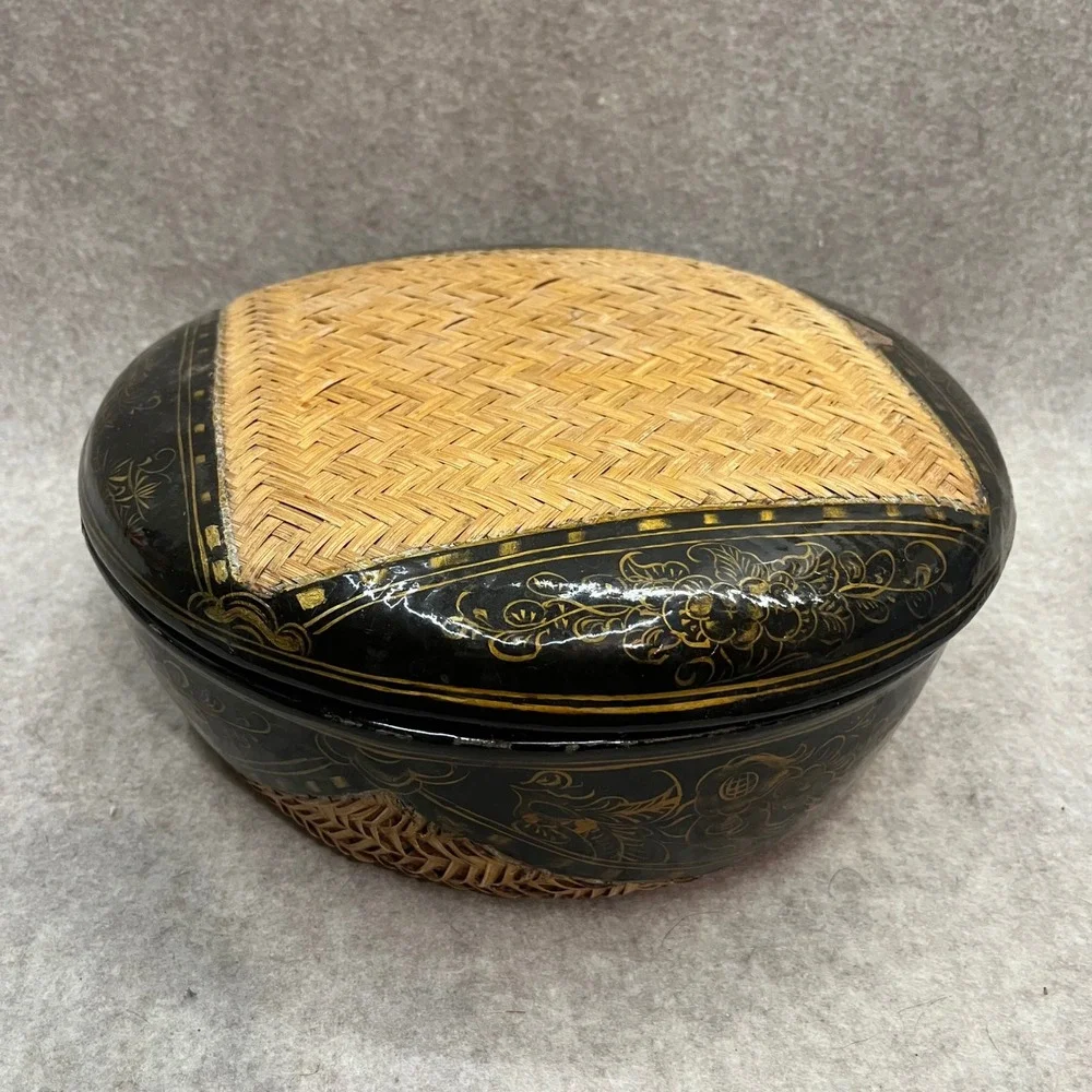 Vintage Hand Painted Black and Gold Lacquer Woven Straw Asian Nesting Boxes‎ Set
