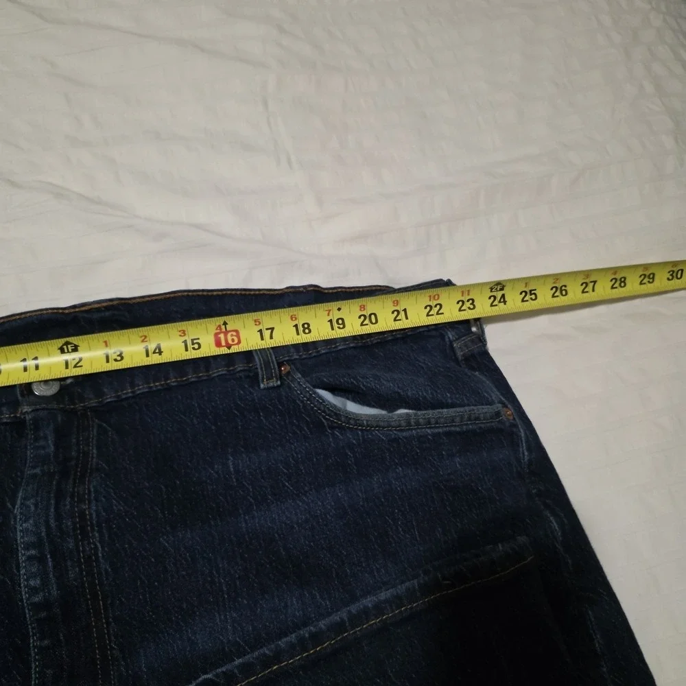 Levis day pay dark