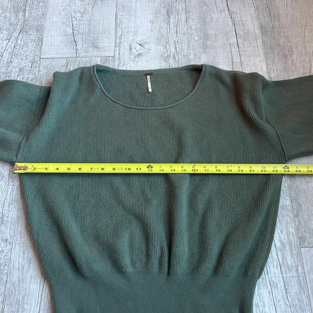 Shadow Crew Blouson Sleeve Green Sweater‎ Size S