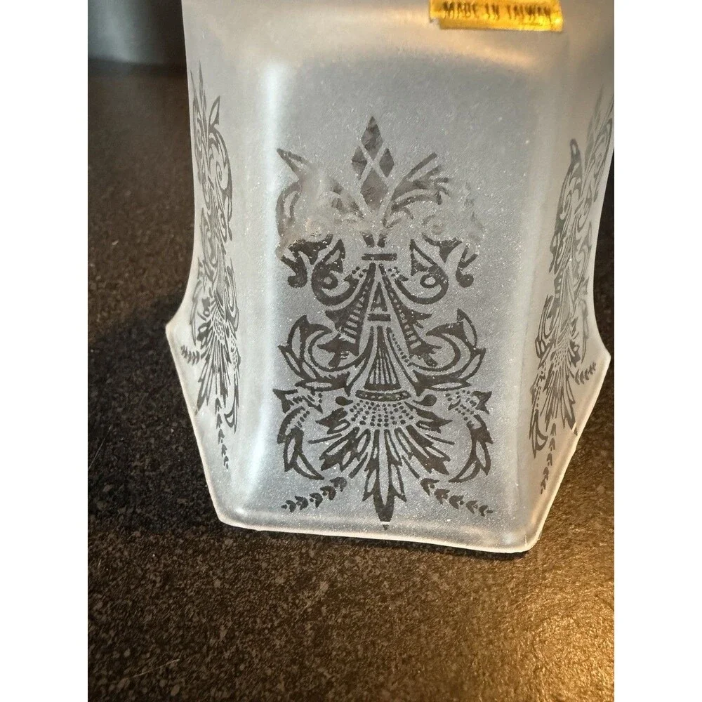 VTG Victorian Style Bell Shaped Frosted & Etched Glass light Shade 2-1/4” Fitter