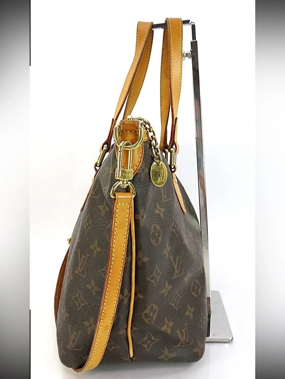 Louis Vuitton elegant louis