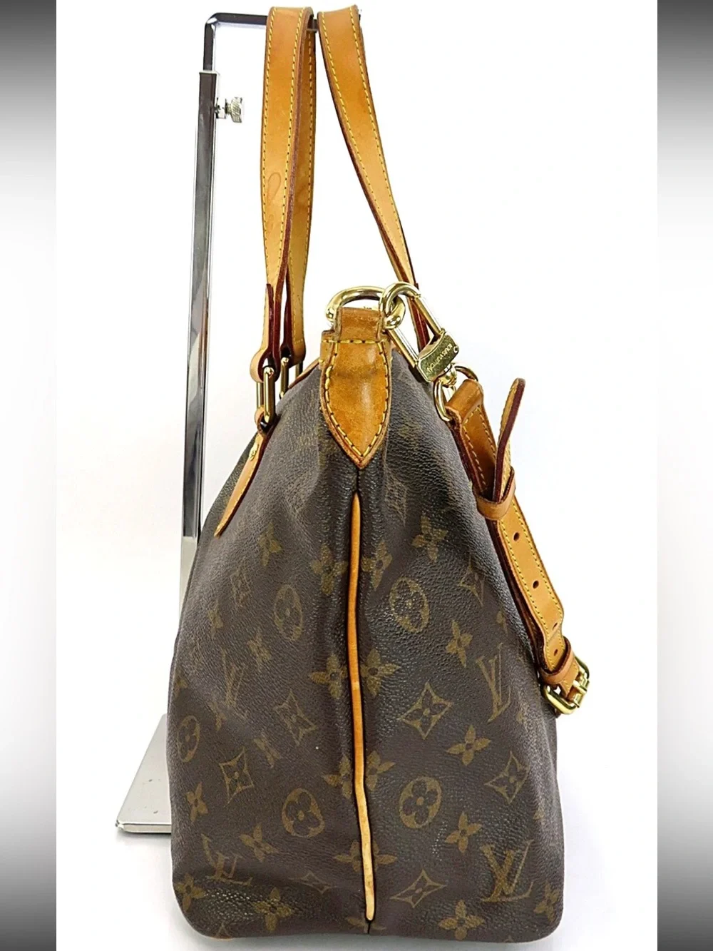 Louis Vuitton elegant louis