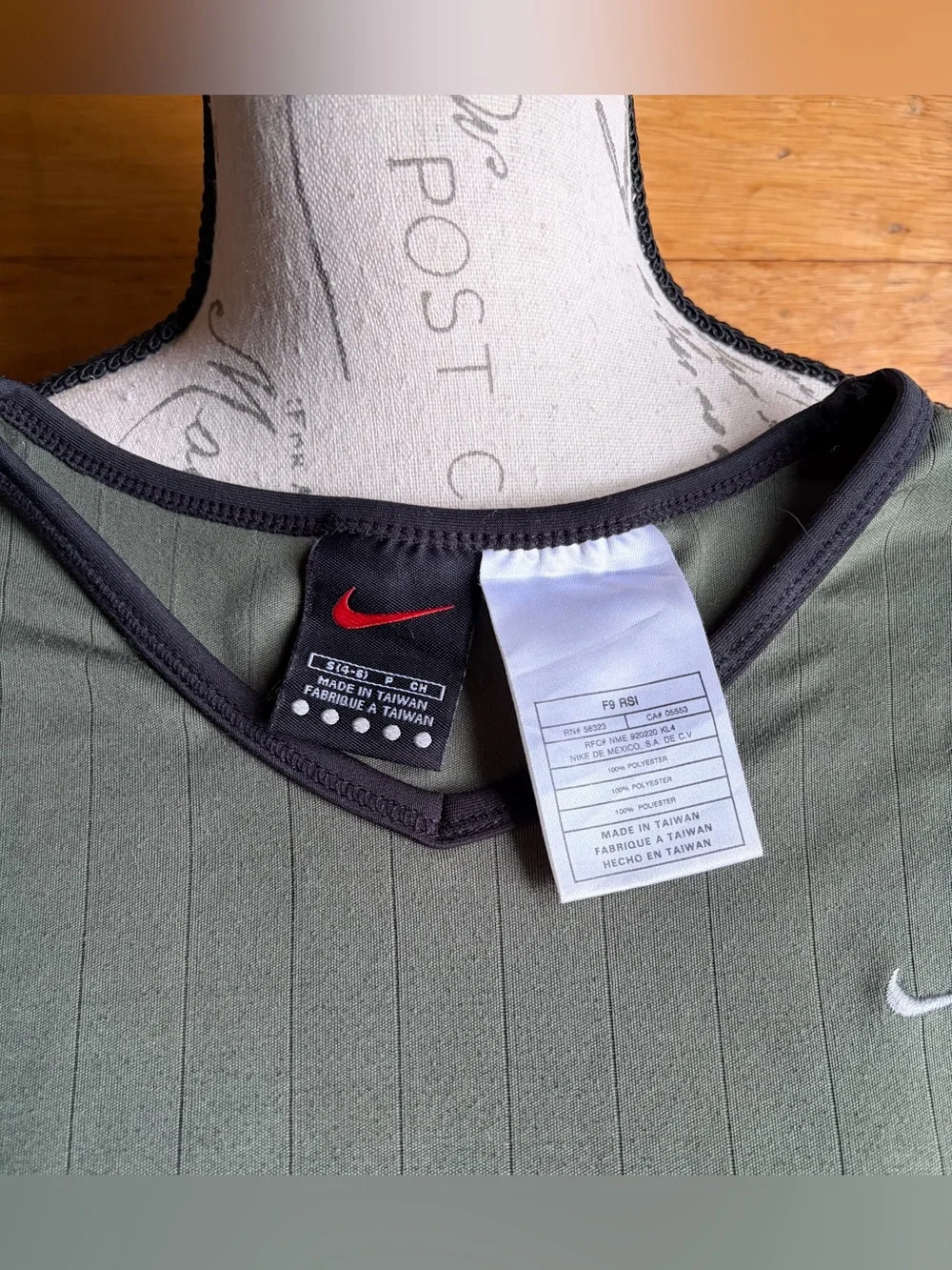 Nike collar texture olive