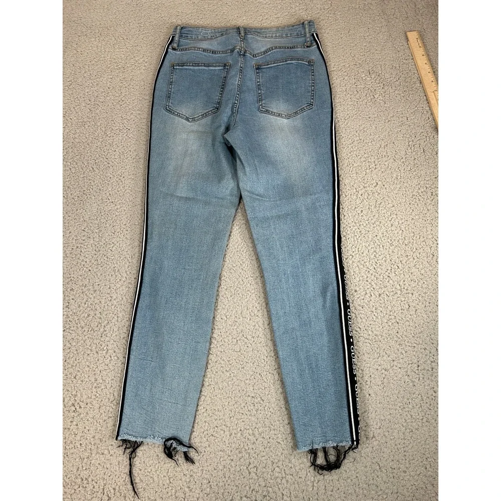 Guess keywords streetwear