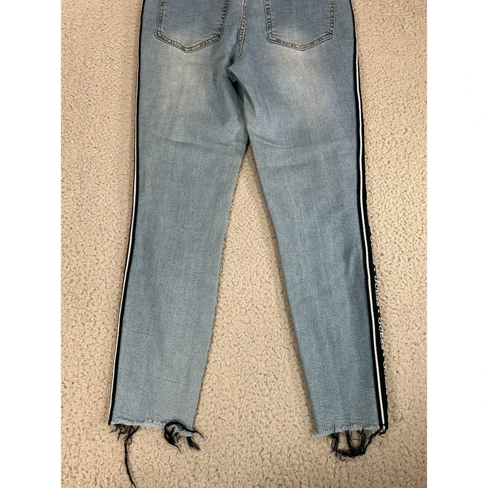 Guess keywords streetwear