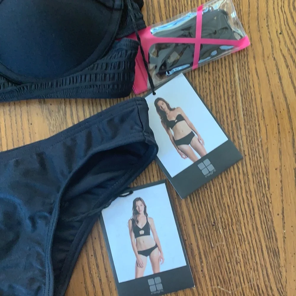 Insight bustier pin