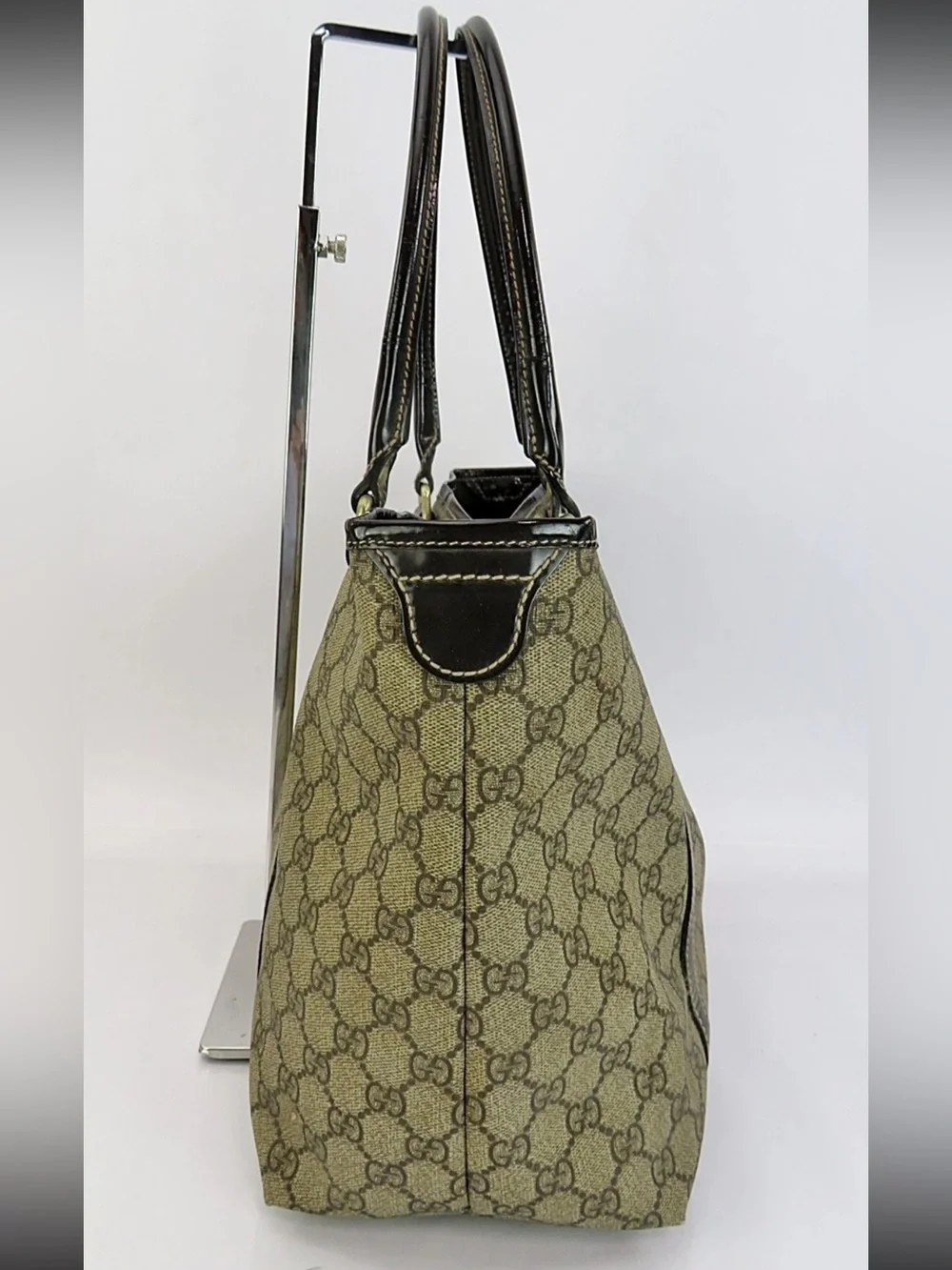 Gucci tote signature