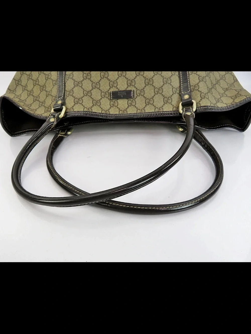 Gucci tote signature