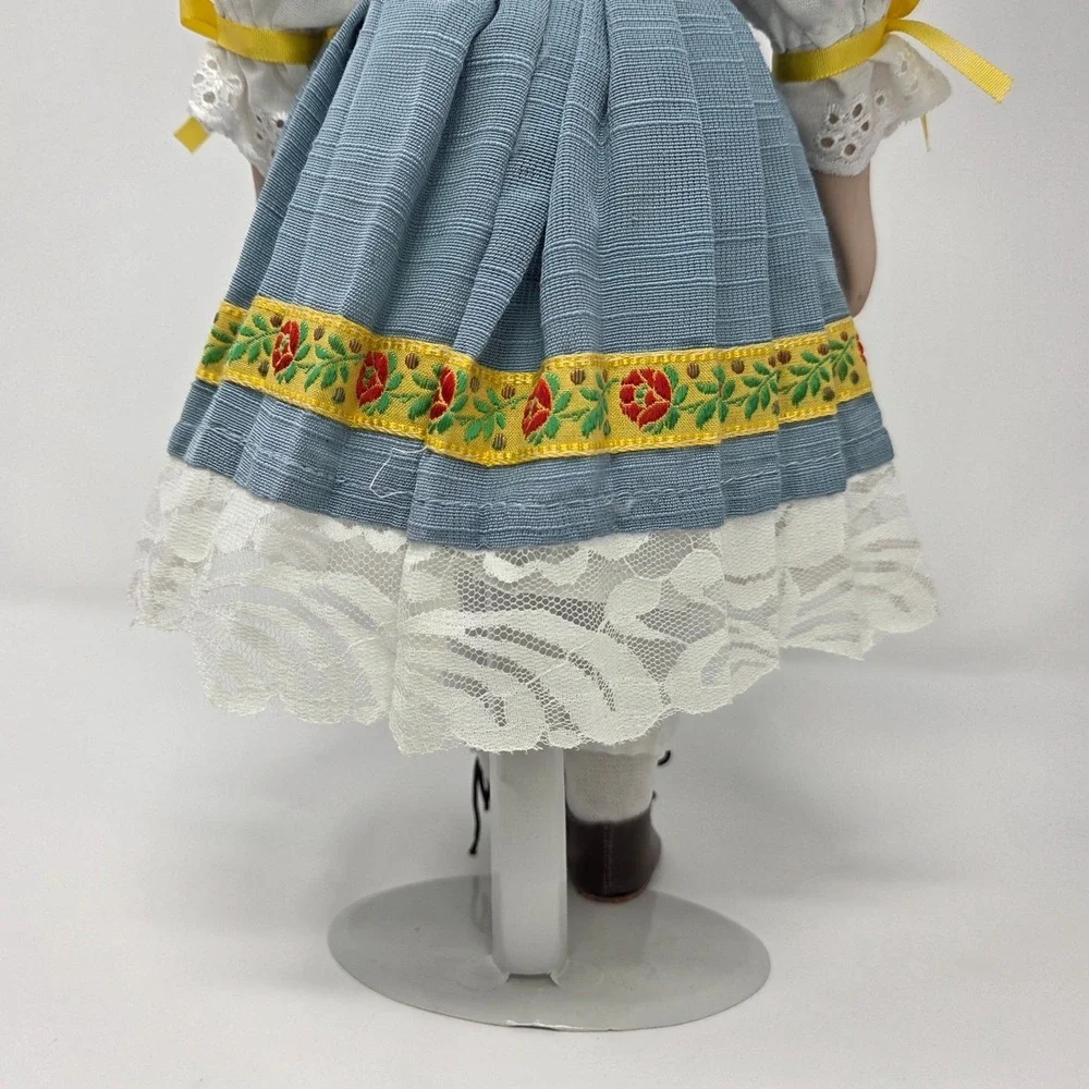 N/A skirt cultural folk