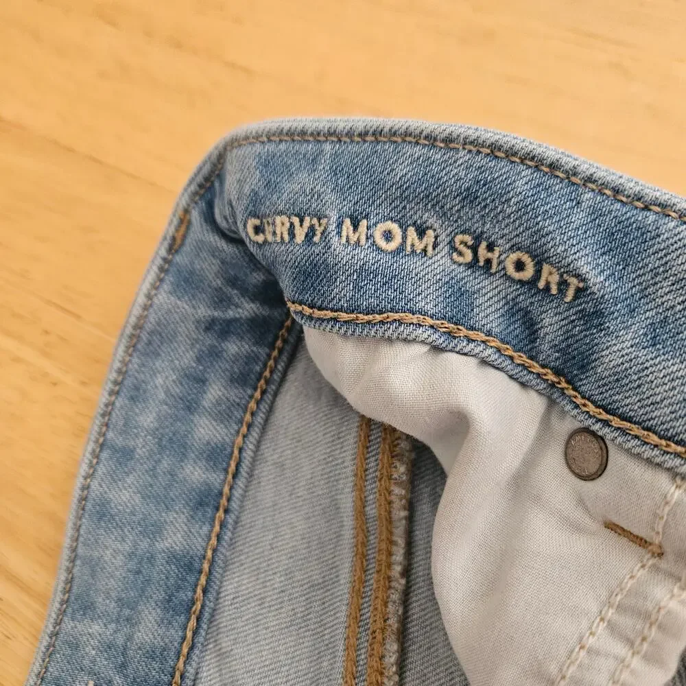 American Eagle Curvy Mom Shorts Denim Distressed Embroidered sz 8