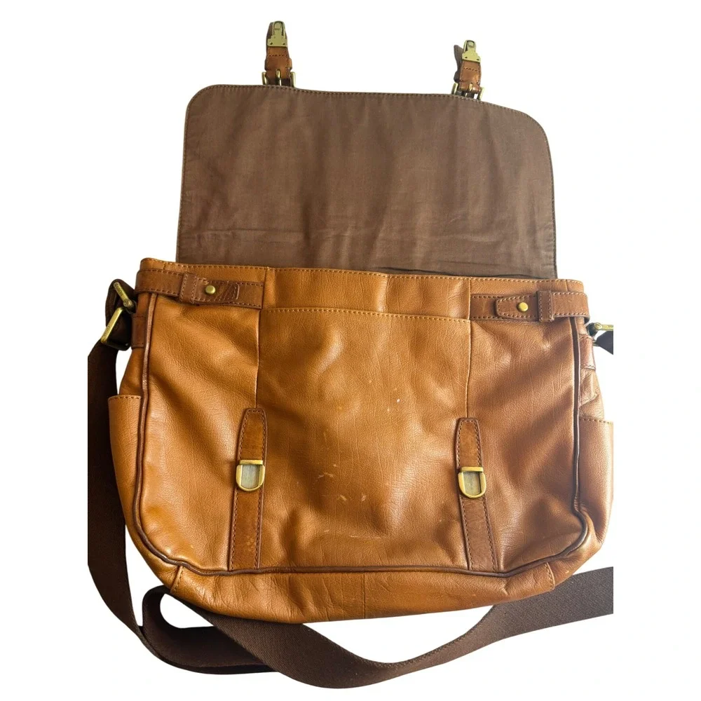 Fossil supple leather
