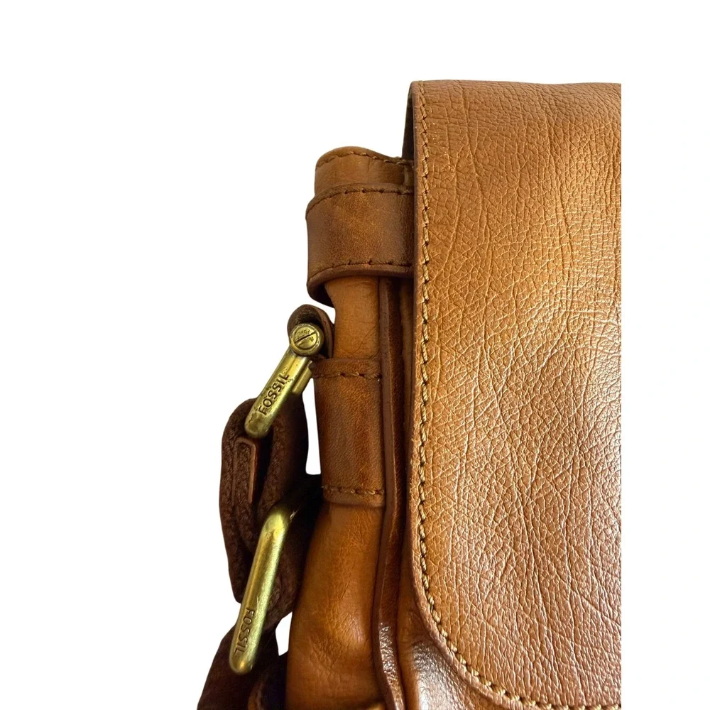 Fossil supple leather