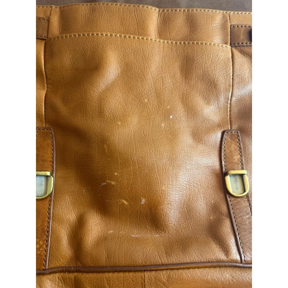 Fossil supple leather