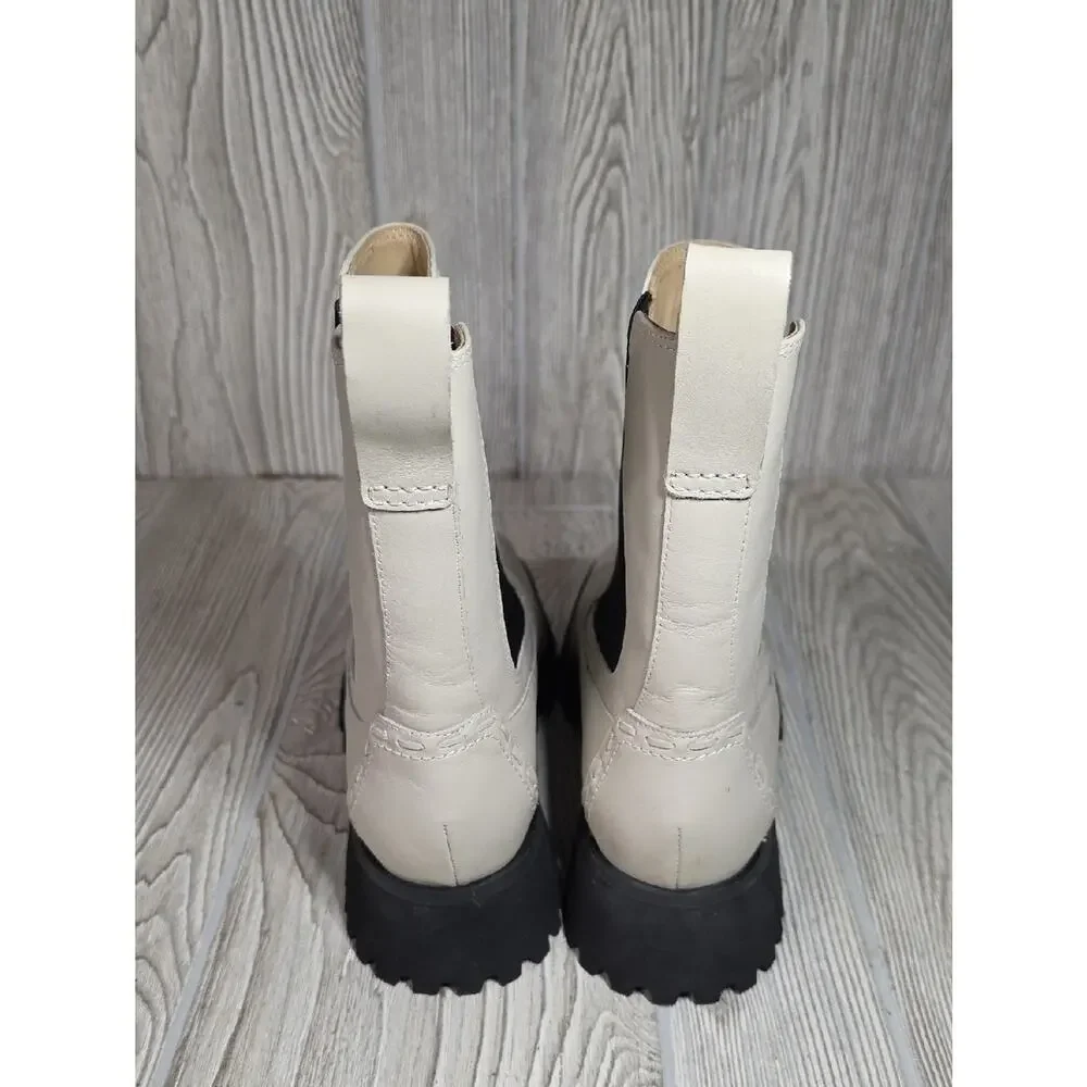 Clarks stabilize square worn