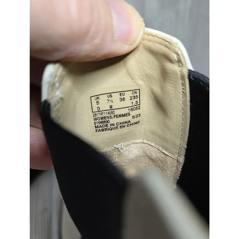 Clarks leather tab constructed