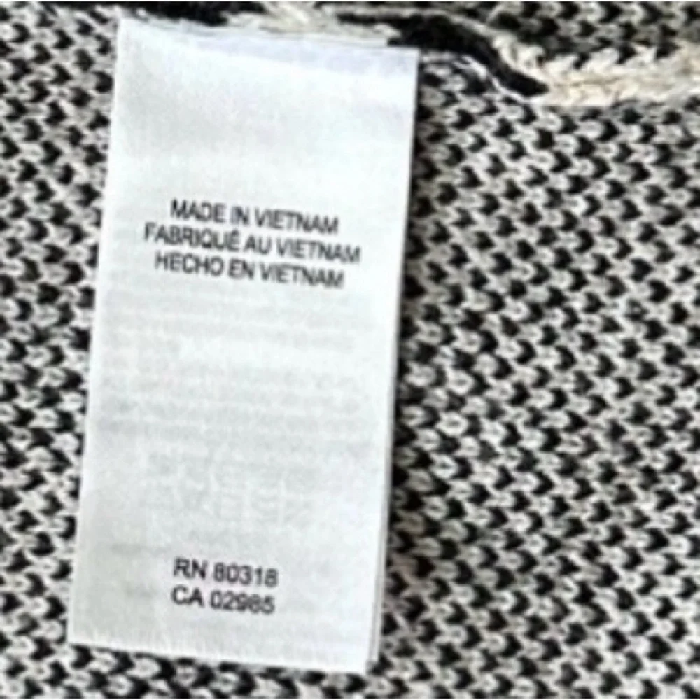 Lucky Brand features 	•